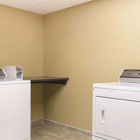 Country Inn & Suites By Radisson, Fergus Falls, Mn Bagian luar foto