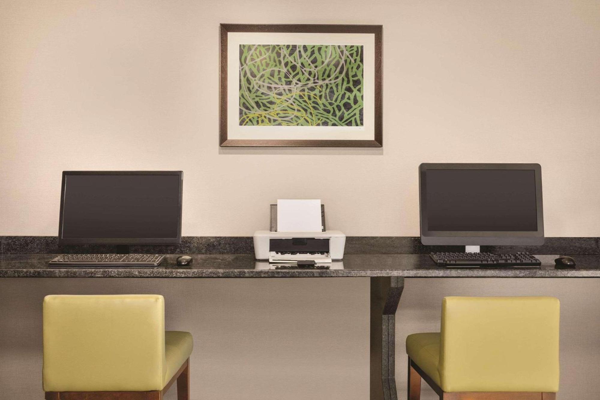 Country Inn & Suites By Radisson, Fergus Falls, Mn Bagian luar foto