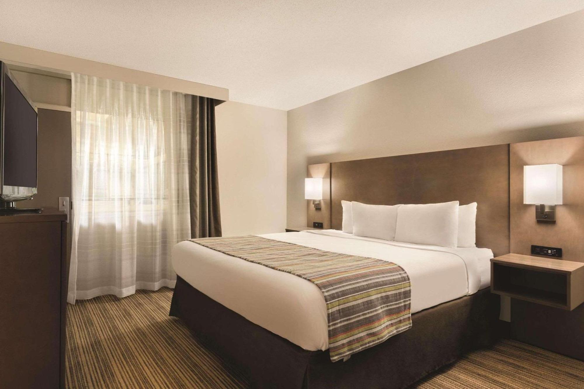 Country Inn & Suites By Radisson, Fergus Falls, Mn Bagian luar foto