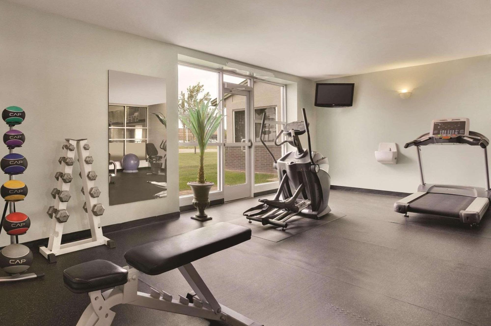 Country Inn & Suites By Radisson, Fergus Falls, Mn Bagian luar foto