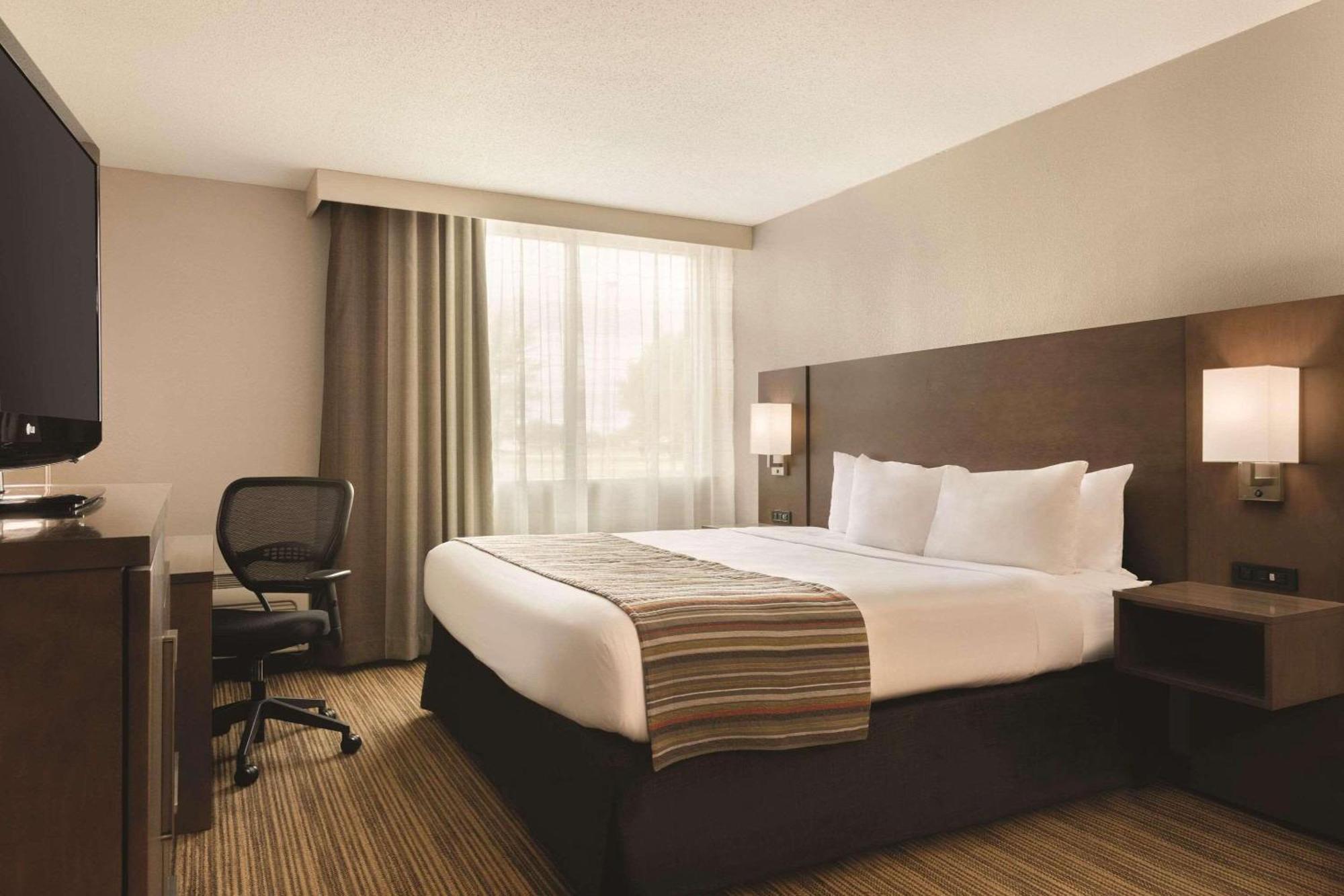 Country Inn & Suites By Radisson, Fergus Falls, Mn Bagian luar foto