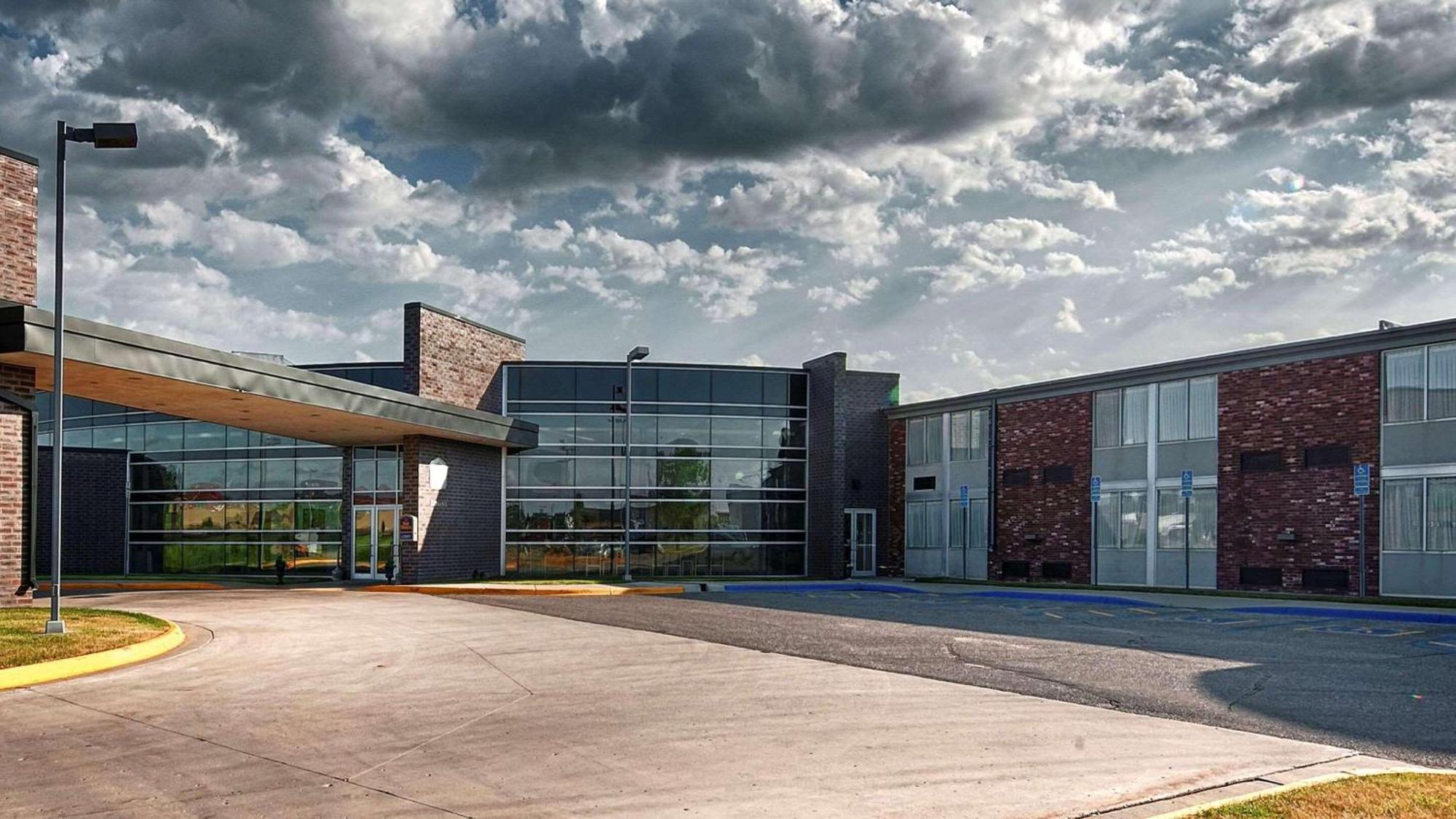 Country Inn & Suites By Radisson, Fergus Falls, Mn Bagian luar foto