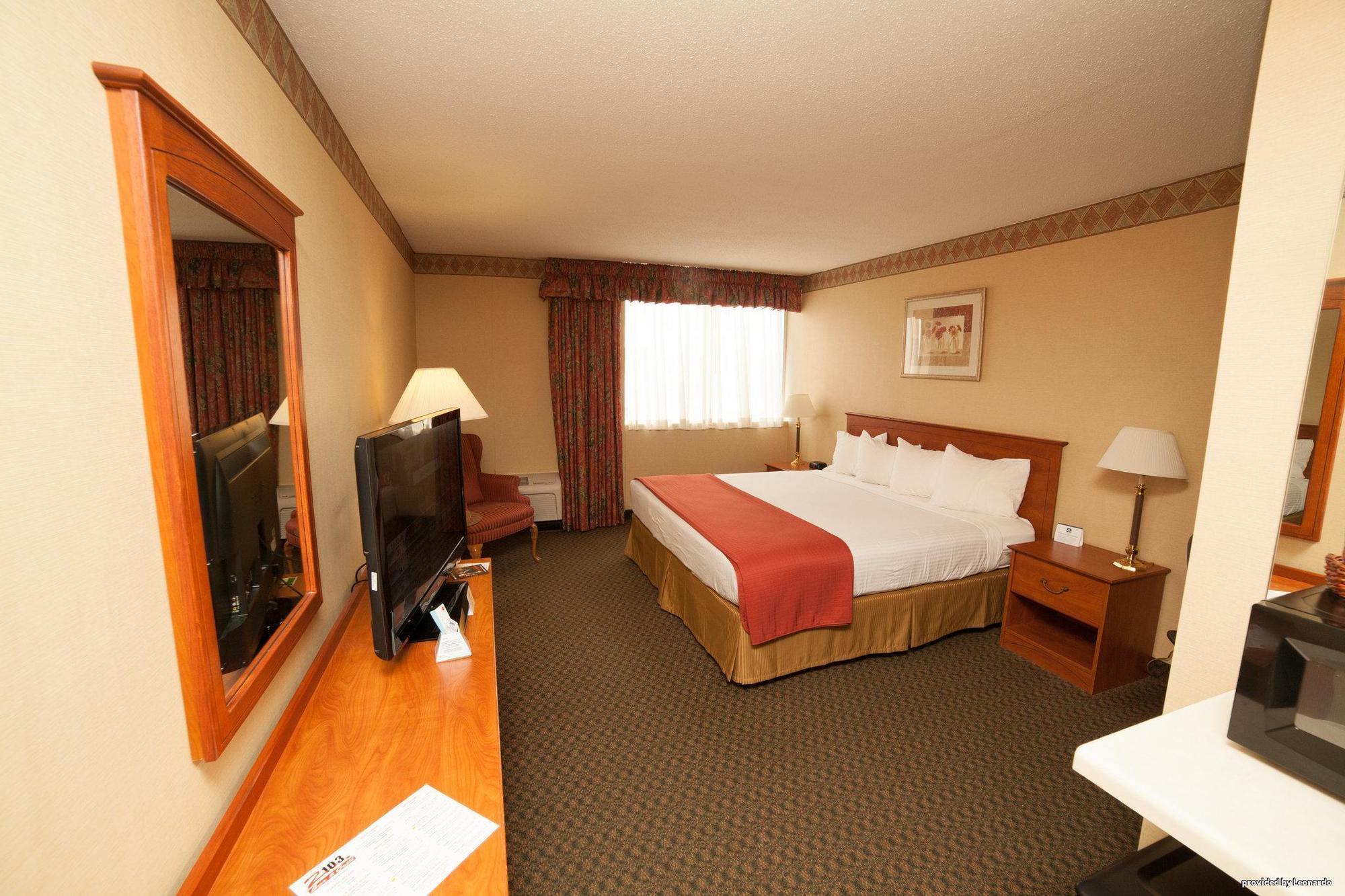 Country Inn & Suites By Radisson, Fergus Falls, Mn Bagian luar foto