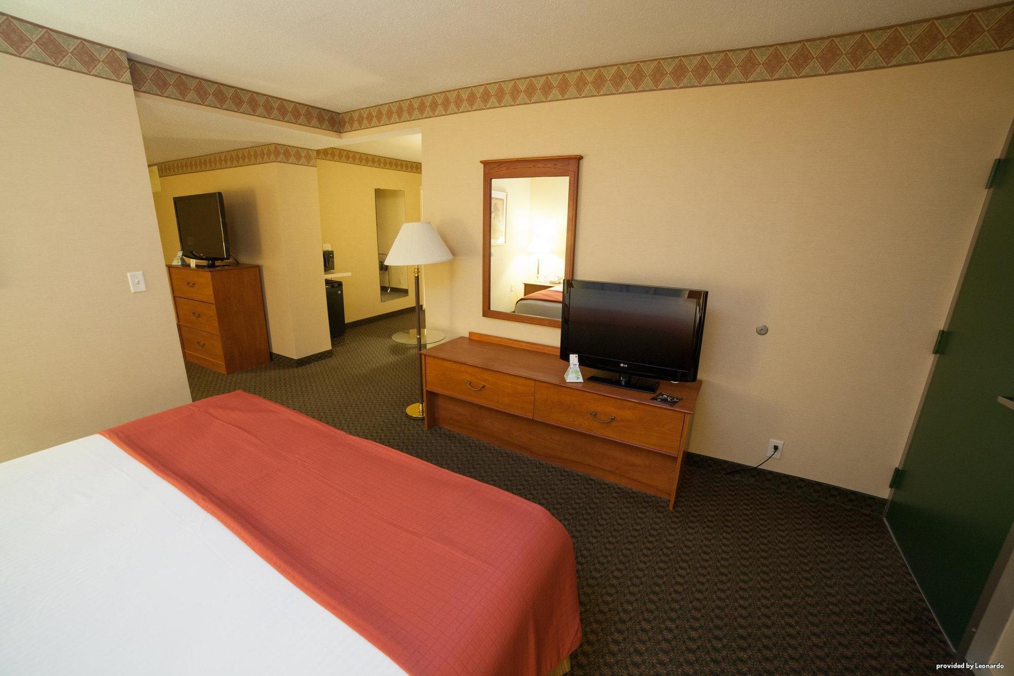 Country Inn & Suites By Radisson, Fergus Falls, Mn Bagian luar foto