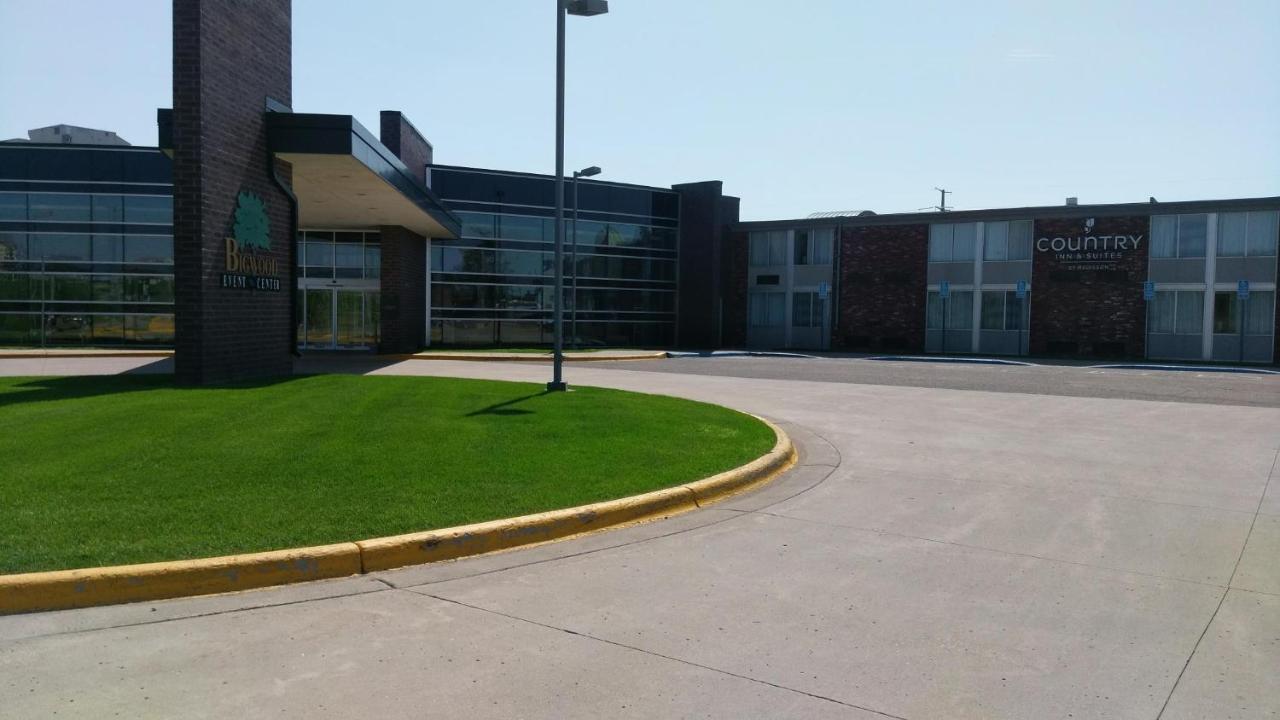 Country Inn & Suites By Radisson, Fergus Falls, Mn Bagian luar foto